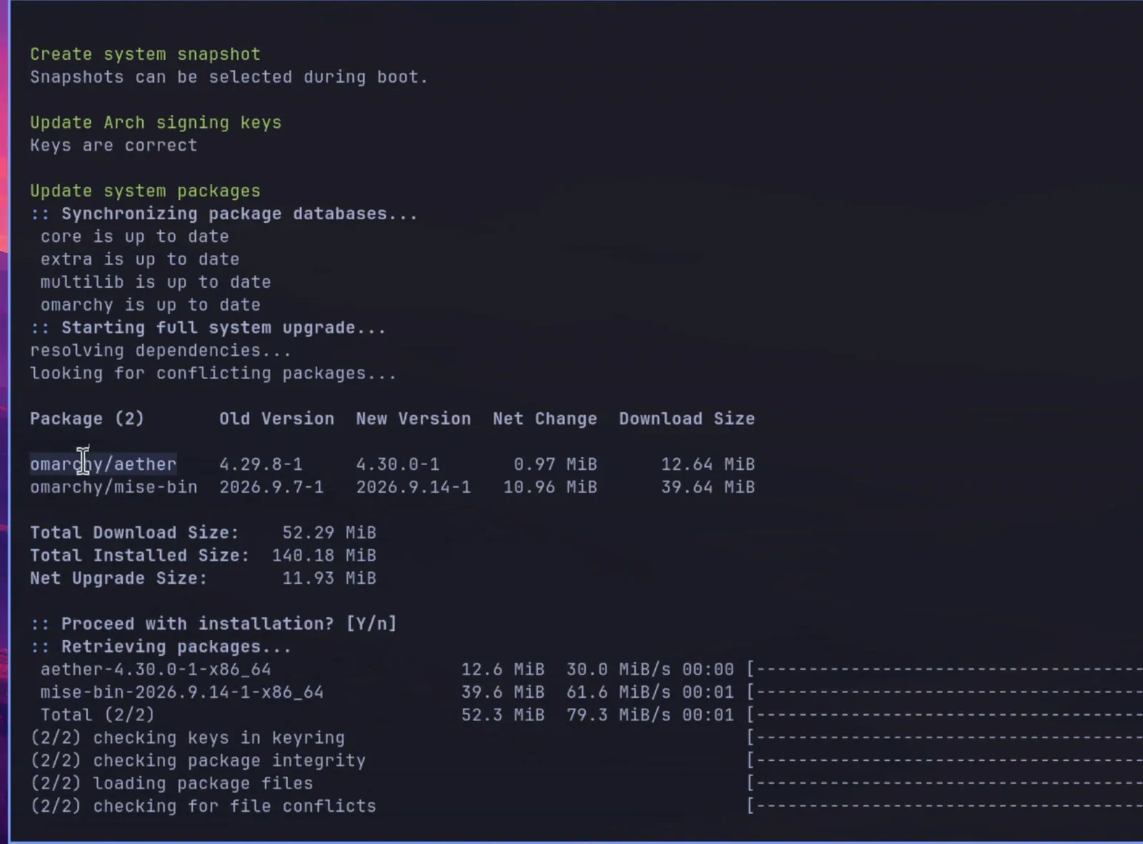 Güncelleme önce bir sistem snapshot'ı alıyor, paketler Omarchy'nin kendi deposundan da geliyor.